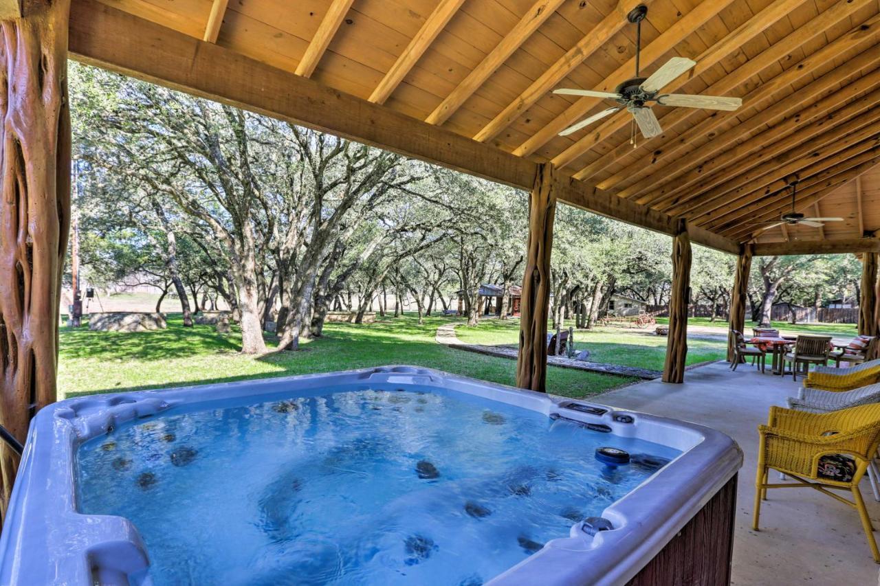 Riverfront Blanco Home With Shaded Porch And Hot Tub 外观 照片