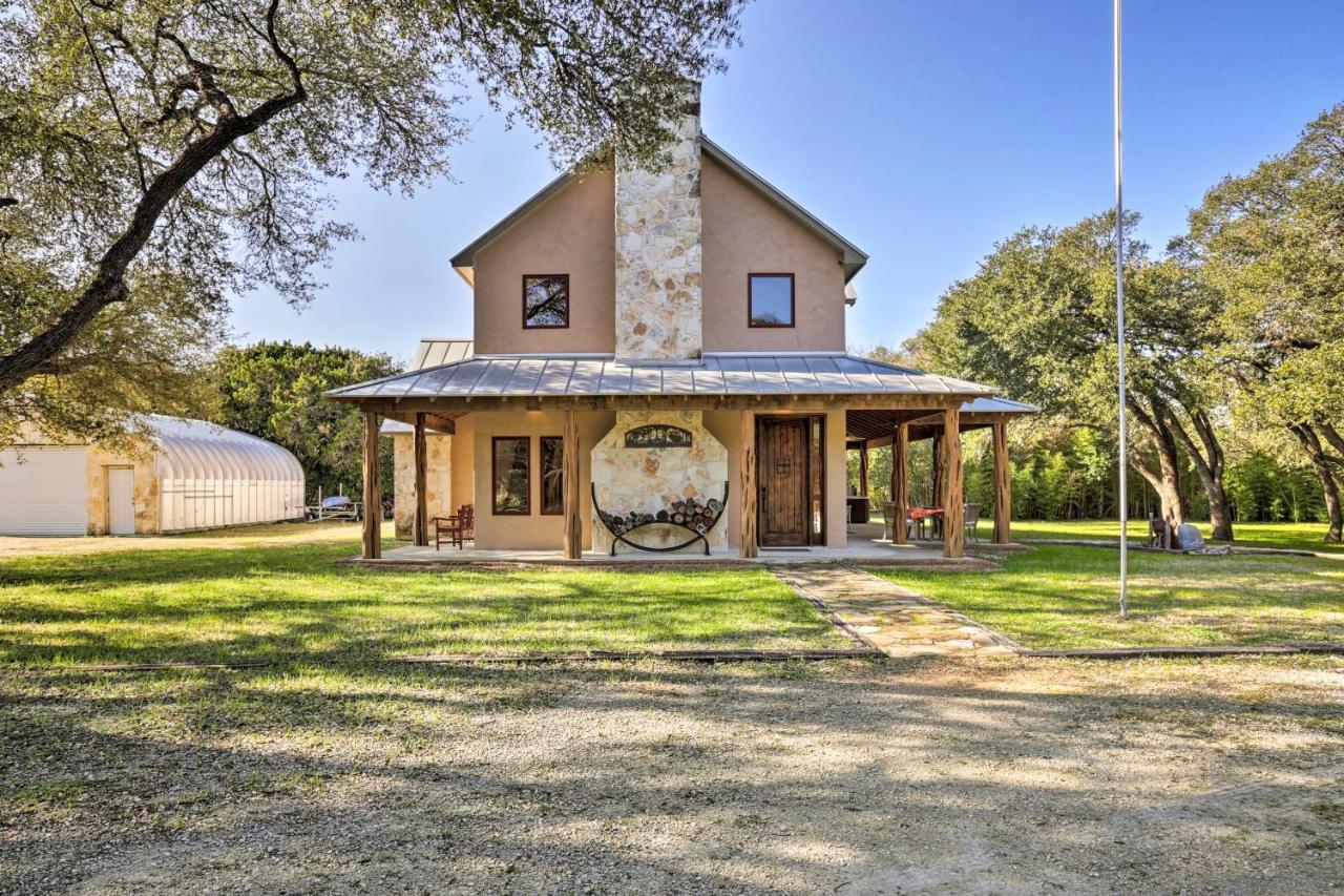 Riverfront Blanco Home With Shaded Porch And Hot Tub 外观 照片