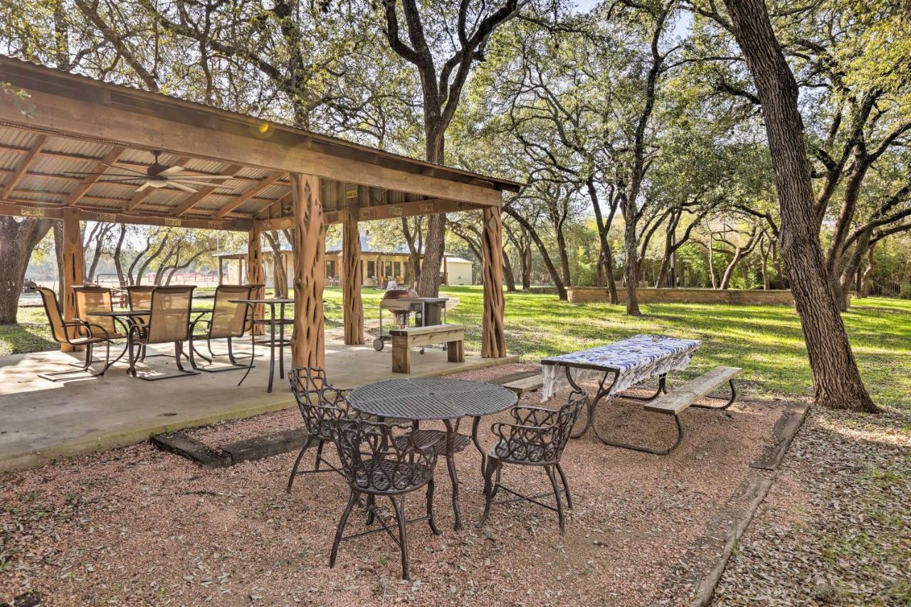 Riverfront Blanco Home With Shaded Porch And Hot Tub 外观 照片