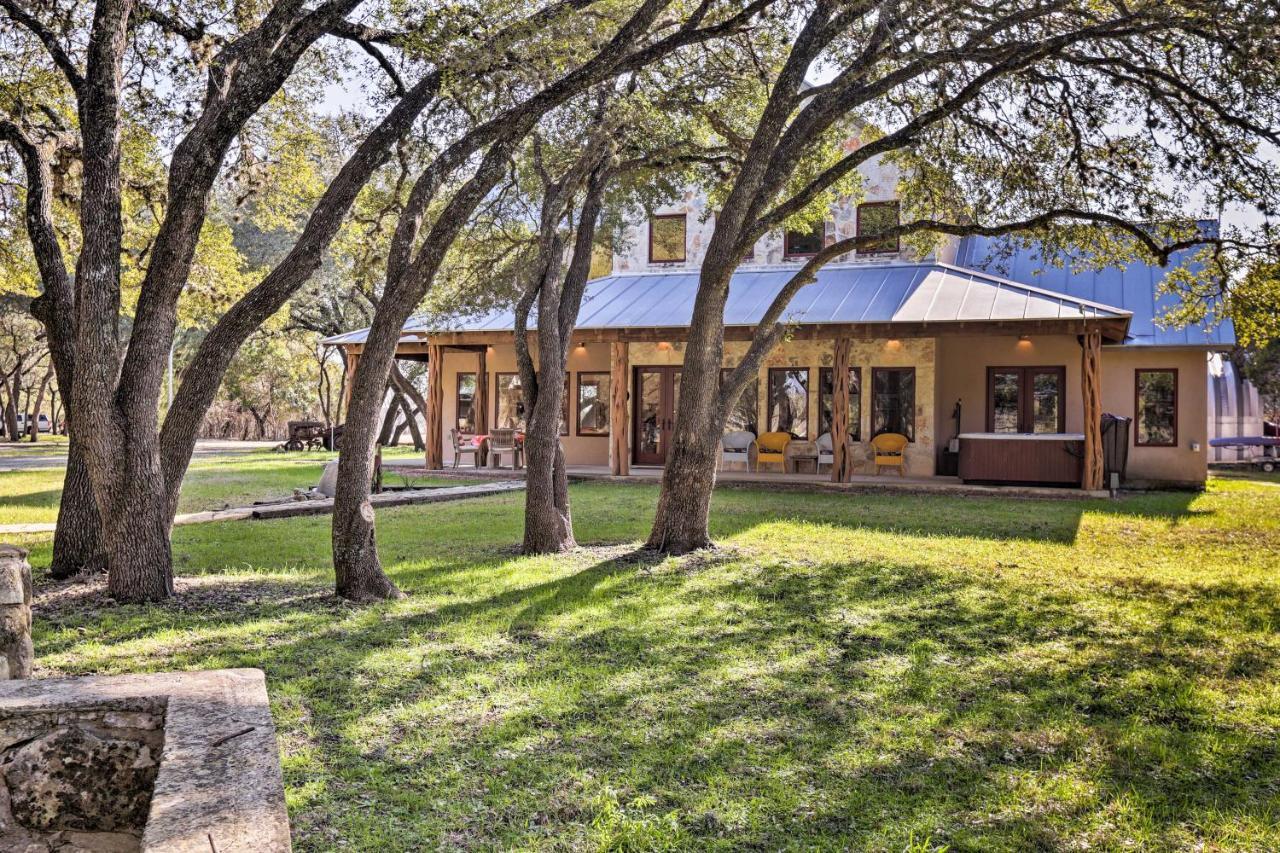 Riverfront Blanco Home With Shaded Porch And Hot Tub 外观 照片